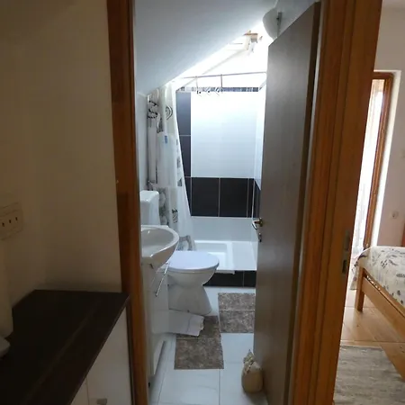Leo Apartment *